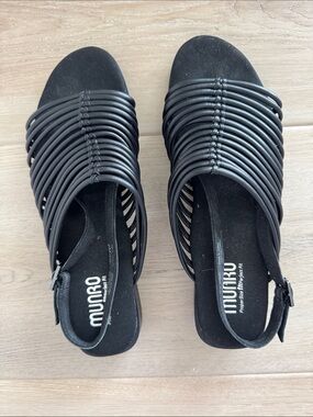 Munro Black Strappy Slingback Sandals